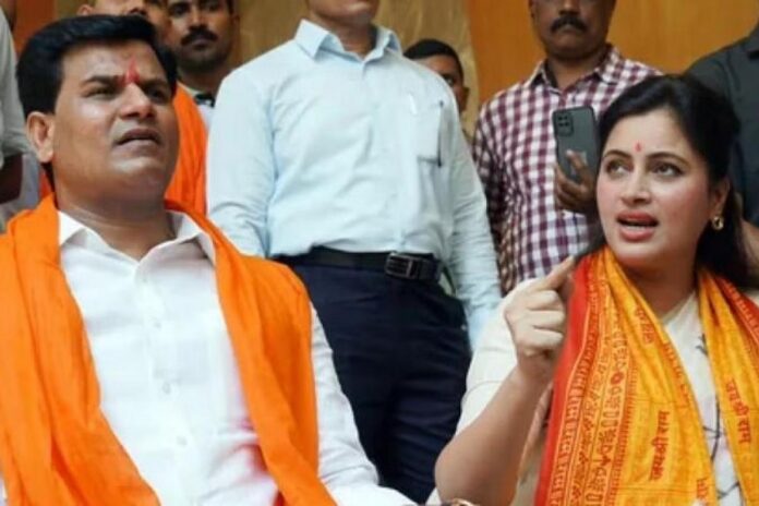 Ravi Rana, Navneet arrested